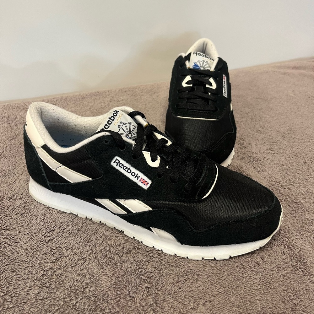 Reebok Women’s Classic Nylon/Suede Shoes Size 9